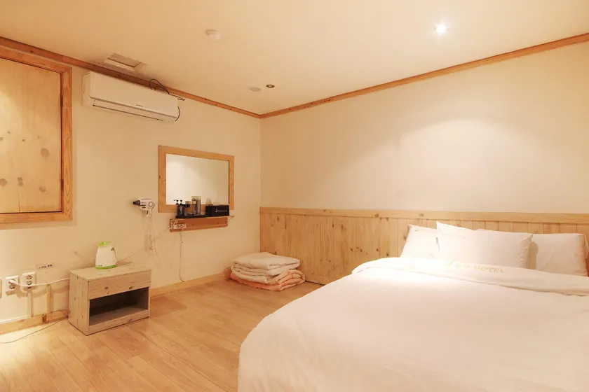 Jangsu Oncheon Hotel - Image 1