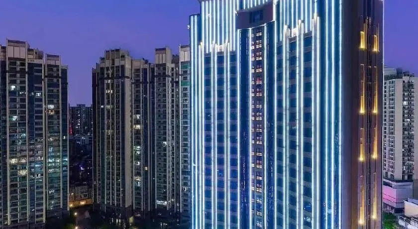 Evwa Platinum Hotel - Image 1