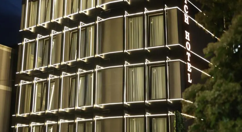 Rich Hotel - Image 1