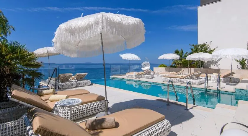 Gallery Luxury Suites & Rooms-Only Adults - Image 1
