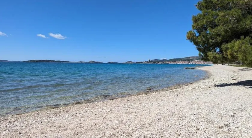 ground floor apartment 50m from beach - Image 1