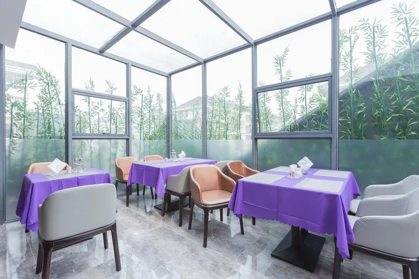 Shangjing Full Seasons Hotel - Image 1