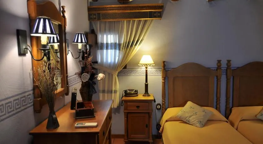 Hotel la Casa del Abuelo - Image 1