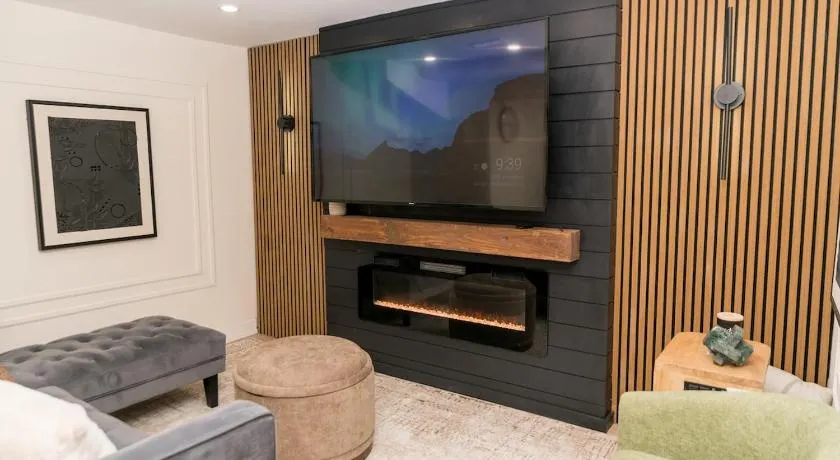 Luxurious Home Away From Home - Image 1