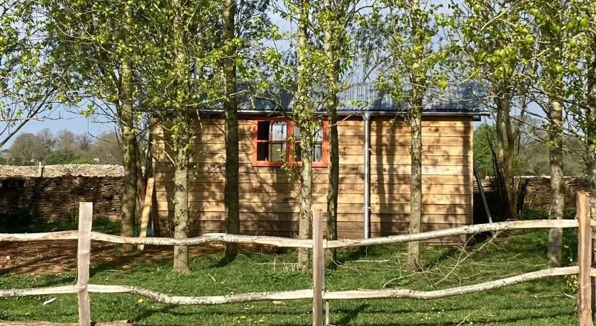 Secluded off grid Shepherd's Hut - Image 1