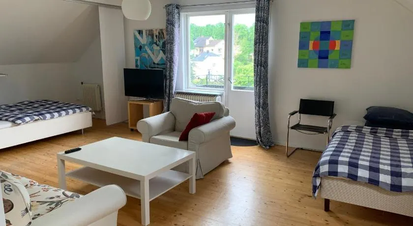 Good spacious apartment in a central location - Image 1