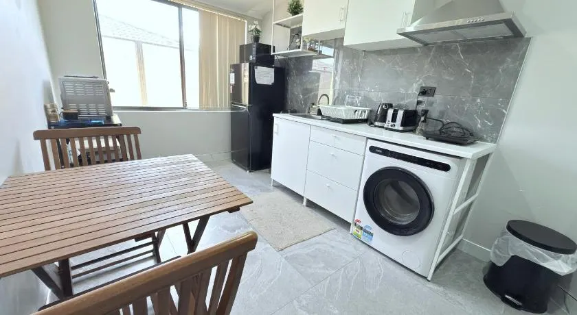 Newly Renovated Room,Bathroom and private Kitchen - Image 1
