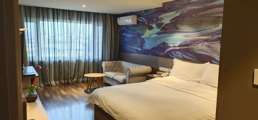 Super 8 Hotel (Yinchuan Gulou Pedestrian Street store) - Image 1
