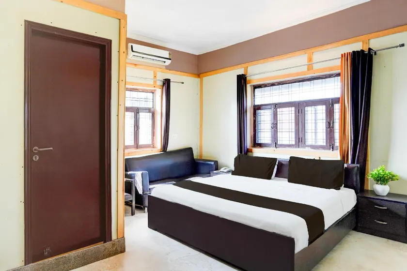 Hotel O GMS Road Ballupur Chowk - Image 1