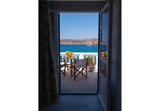 Katapola Vekris apartments - Image 1