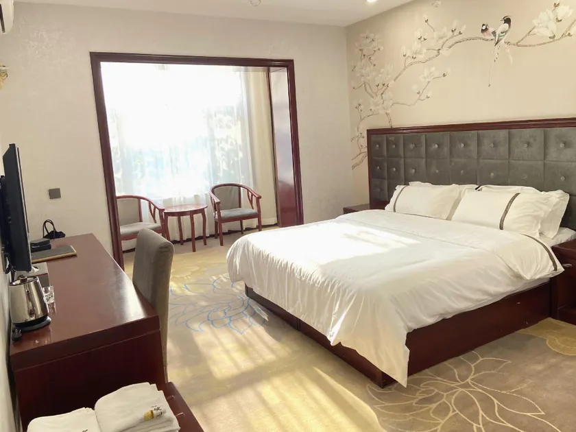 Lida Business Hotel - Image 1