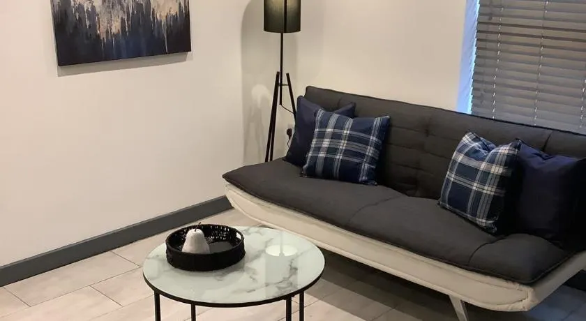 Second floor Contemporary 2 Bedroom Apartment Bicester - Image 1