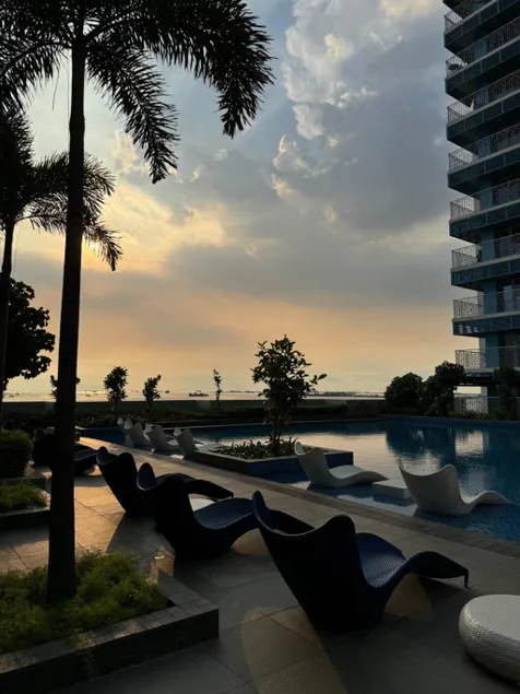 Stylish 1BR Near Airport Facing the Bay - 7b - Image 1