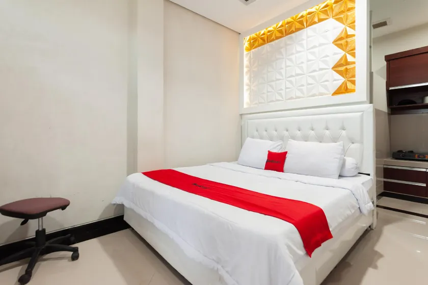 RedDoorz Syariah near Pasar Aceh Shopping Centre - Image 1