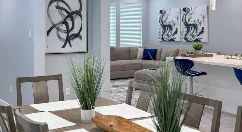 3-Story Downtown Houston Getaway - Image 1