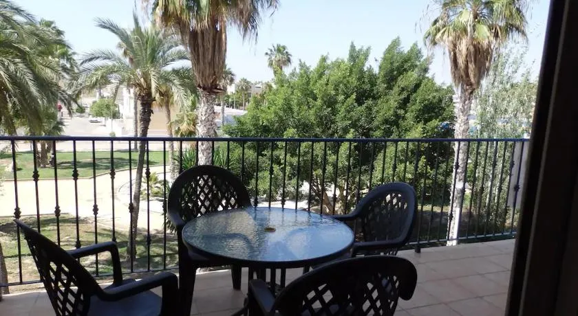 Nice apartment with spacious terrass, park view and rooftop - Image 1