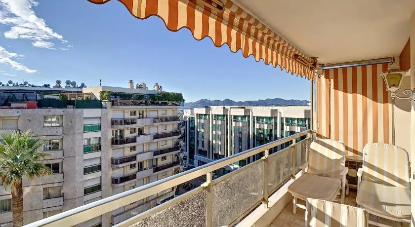 Studio luxueux et spacieux avec terrasse - Image 1
