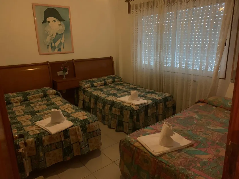 Triple room- Hostal restaurante Seoane - Image 1