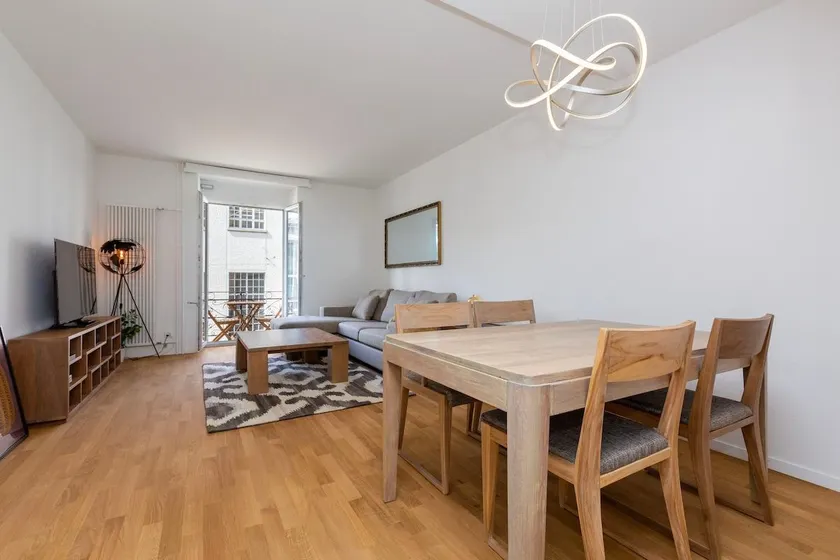 Apt 2A - RARE FIND: City Centre 2-BR Apt - Image 1
