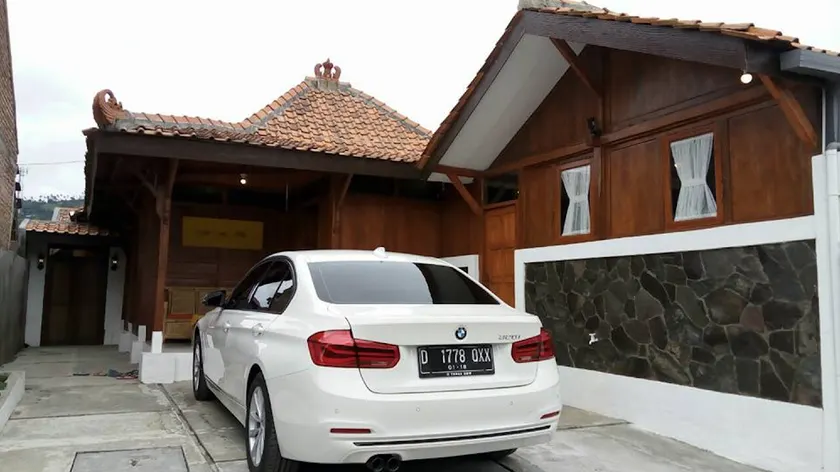 Villa Kayu Cikole Lembang Bandung (Wisata Alam) - Image 1