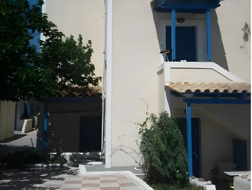 Anemelia Hotel Adamas - Image 1