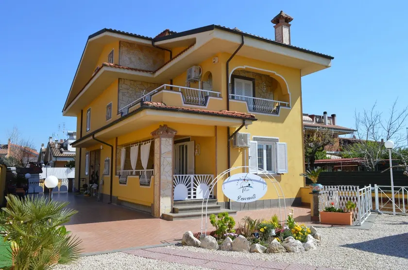 Miu' B&B , Ciampino , Villa con Piscina e Parcheggio Privato - Image 1