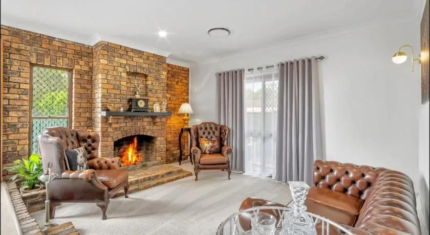 Sleeps 10 - Pool - 5 Bedrooms - Image 1