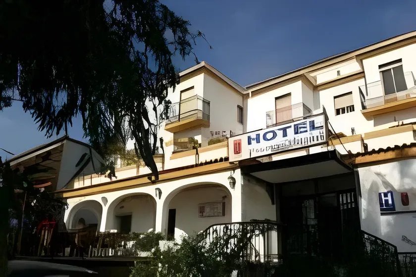 Hotel Puerta Nazarí - Image 1