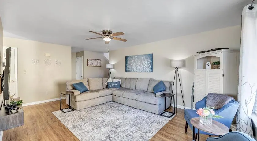 Serene 3 Bedroom Home, NRM, Wi-fi, Parking, Queen Bed - Image 1