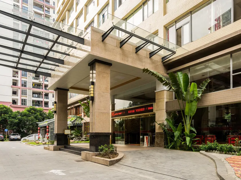 Pa Zhou Plaza Hotel - Image 1