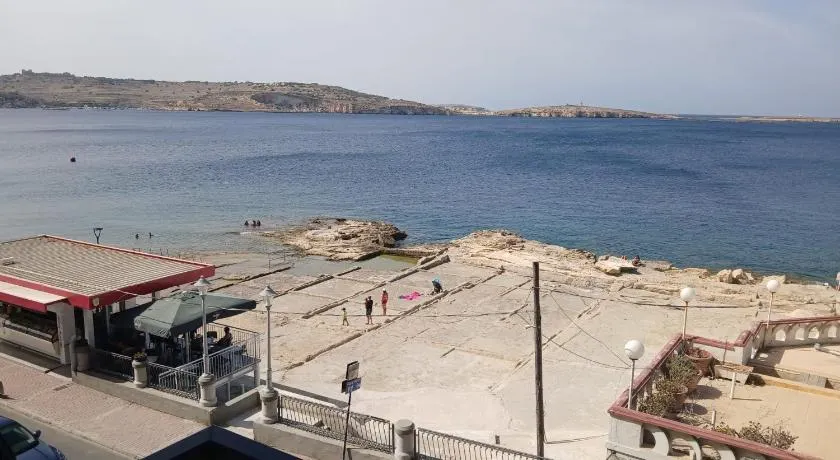 Seafront Stay - Image 1