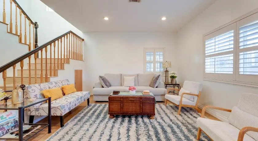 Great Location & Free Extras! Bellflower Stay - Image 1