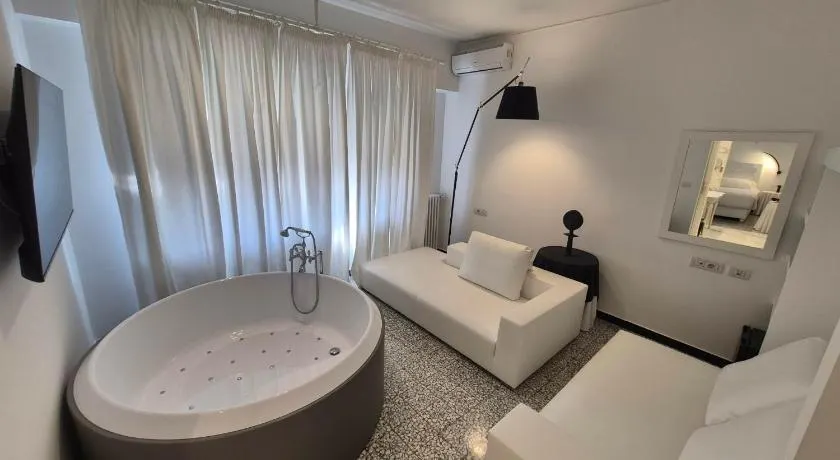 Eveline 2 - Piscina Privata o Jacuzzi - Image 1