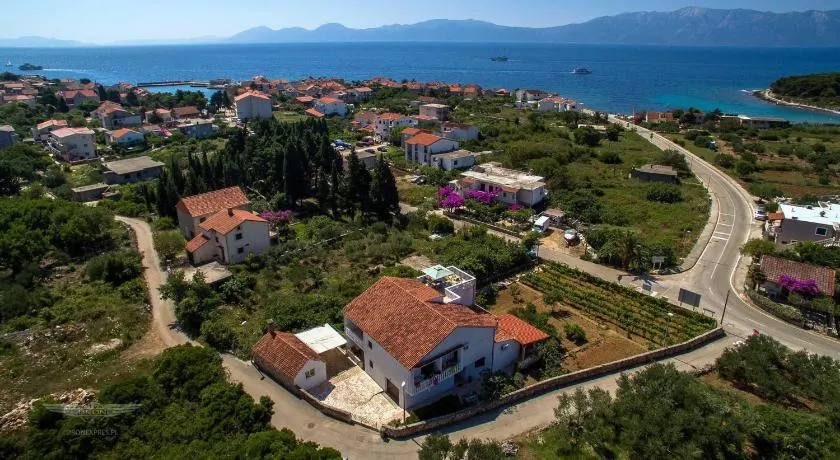 Apartments with parking space Sucuraj, Hvar - 24563 - Image 1