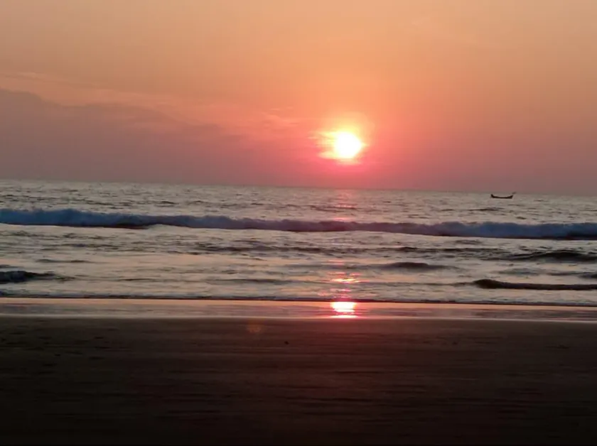 Redkar Rooms Gokarna Beach front AC And Non AC Rooms - Image 1