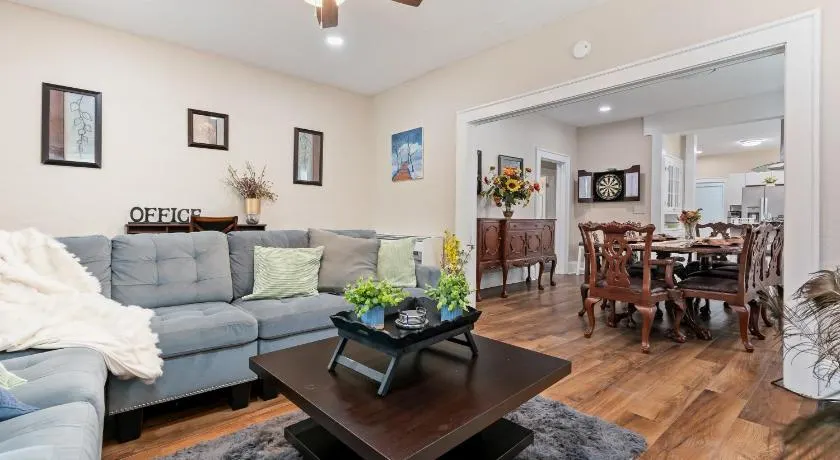 Bungalow Retreat! - Image 1