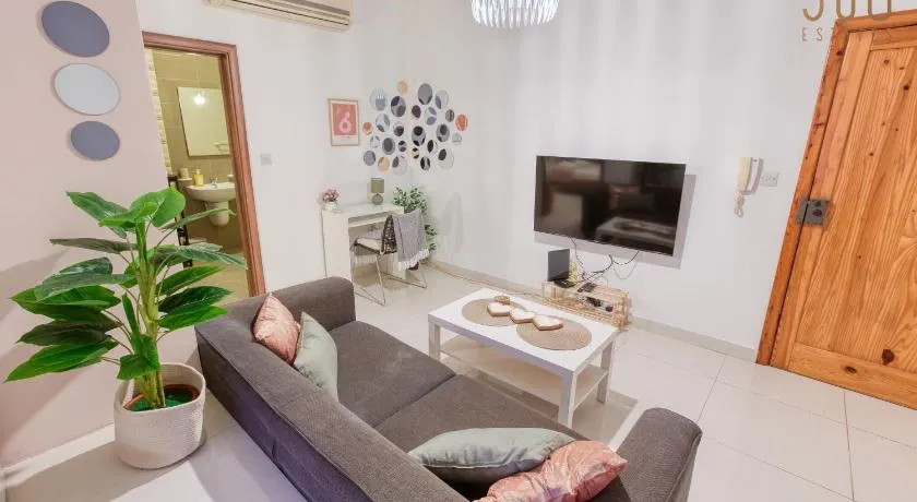 Cosy 1BR Home in the Heart of St Julians with WiFi - Image 1
