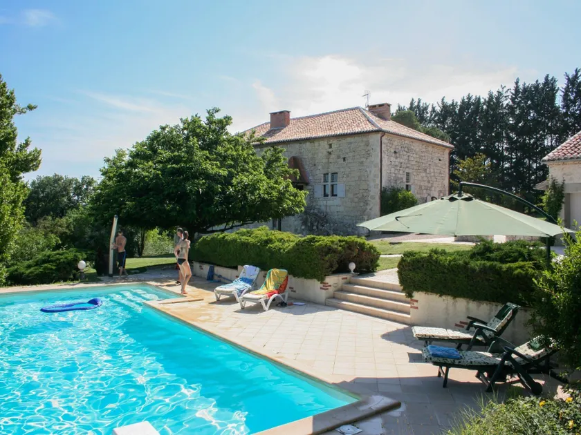 Double gite on a quiet domain with large swimming pool and a park-like garden. - Image 1