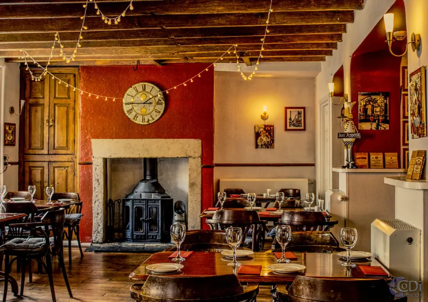 Forresters Bar & French Restaurant with Rooms - Image 1