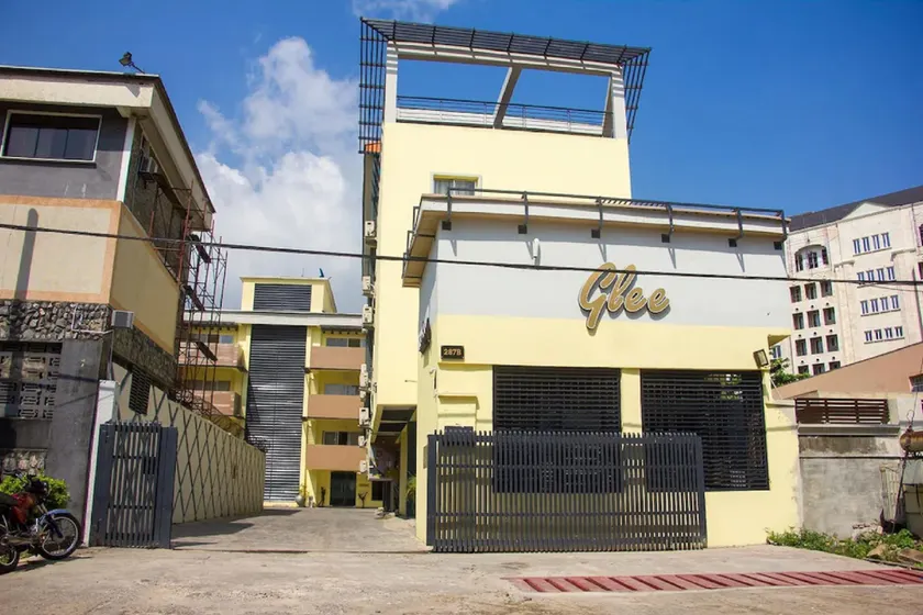 Glee Hotel - Image 1