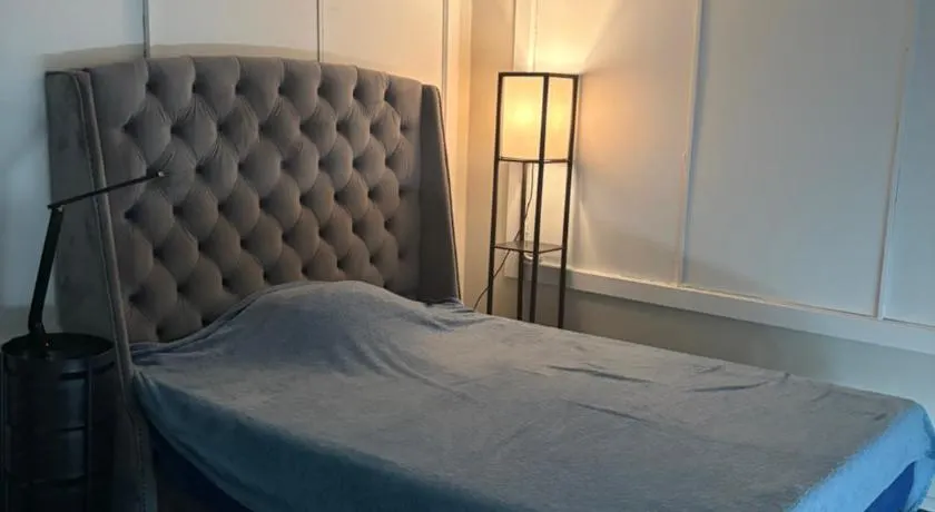 Private room in guest house - Mini Mansion - Image 1