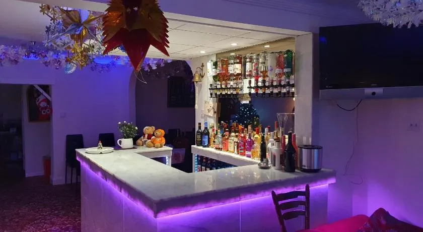 Savona Hotel - Image 1