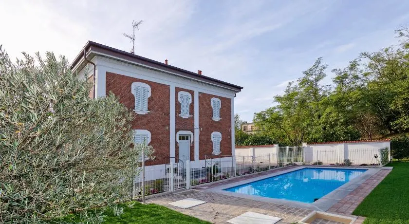 La Villa - Image 1