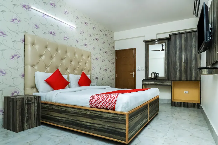 22135 Hotel Kanishka Palace - Image 1