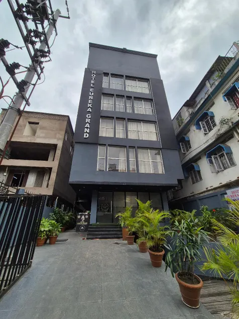 Hotel Eureka Grand - Image 1