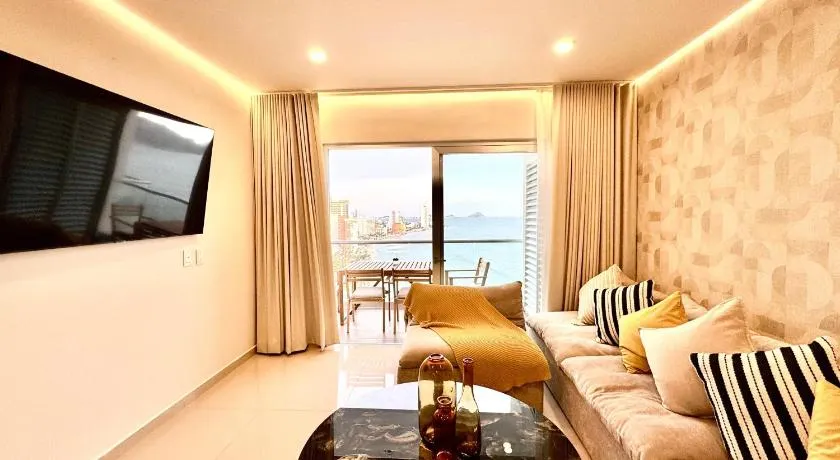 Condominio de Lujo con Impresionante Vista al Mar - Image 1