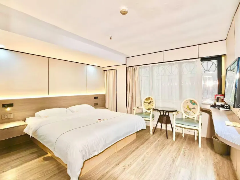 Case Hotel (Dongmen Old Street Branch) - Image 1