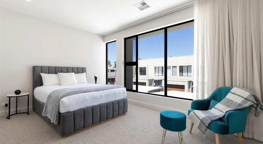 Townhouse on Tod Glenelg North - Image 1