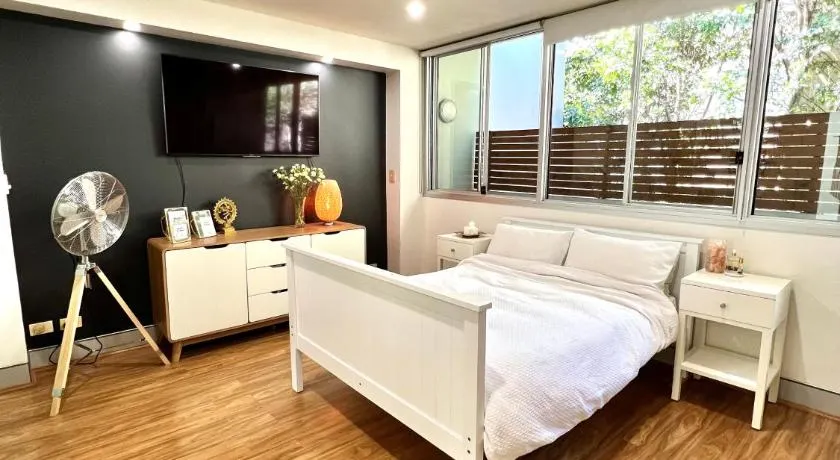 Bondi Modern Beachside Suite - Image 1