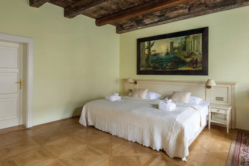 Tyn Courtyard Guestrooms - Image 1